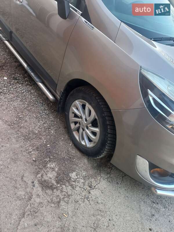 Минивэн Renault Megane Scenic 2012 в Тячеве