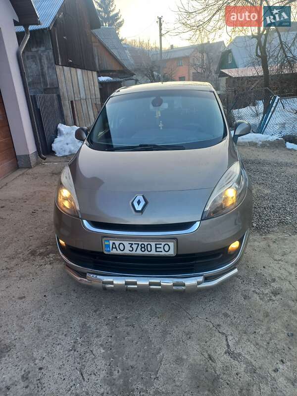 Минивэн Renault Megane Scenic 2012 в Тячеве