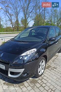 Минивэн Renault Megane Scenic 2011 в 