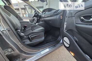 Минивэн Renault Megane Scenic 2015 в 