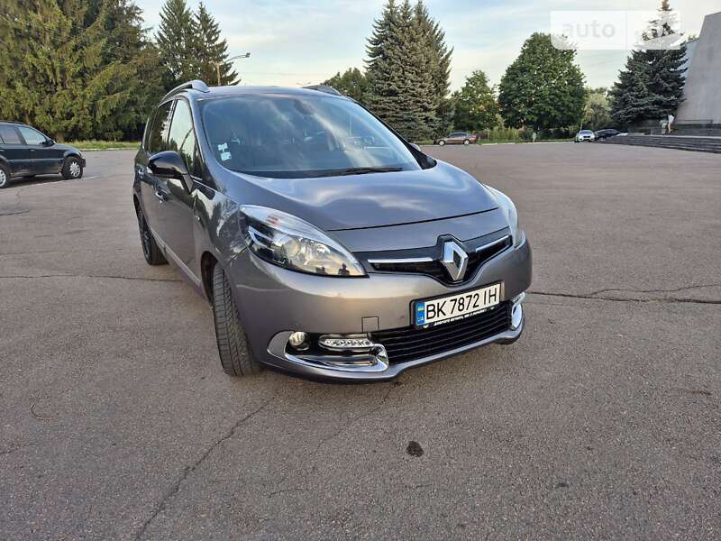 Минивэн Renault Megane Scenic 2015 в 