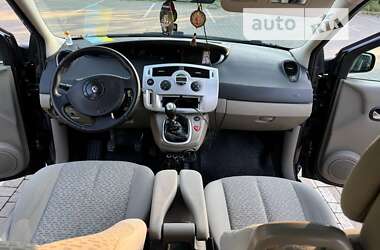 Минивэн Renault Megane Scenic 2009 в 