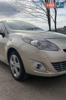Минивэн Renault Megane Scenic 2009 в 