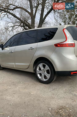Минивэн Renault Megane Scenic 2009 в 