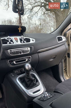 Минивэн Renault Megane Scenic 2009 в 