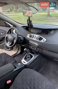 Минивэн Renault Megane Scenic 2009 в 