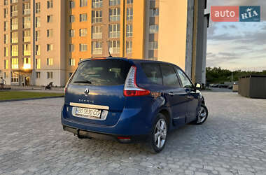 Минивэн Renault Megane Scenic 2011 в 
