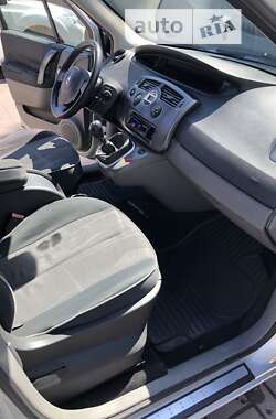Минивэн Renault Megane Scenic 2004 в 