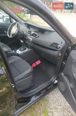 Минивэн Renault Megane Scenic 2015 в 