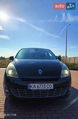 Минивэн Renault Megane Scenic 2011 в 