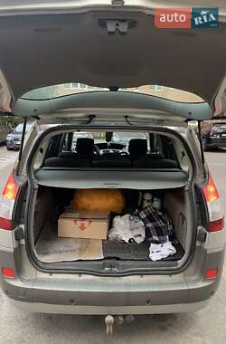 Минивэн Renault Megane Scenic 2005 в 