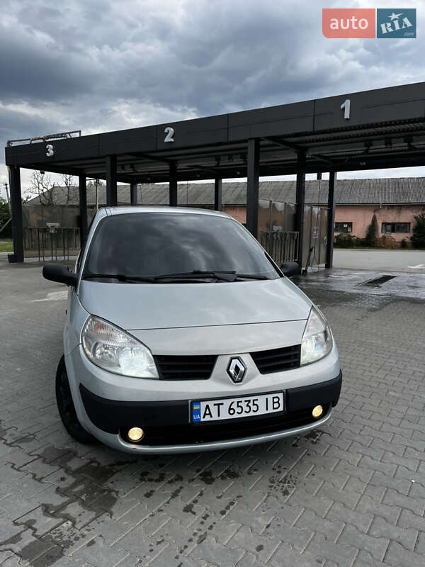 Минивэн Renault Megane Scenic 2004 в 