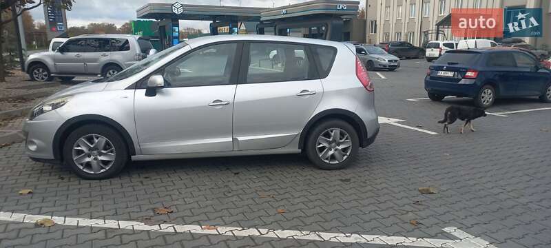 Мінівен Renault Megane Scenic 2011 в Чернівцях