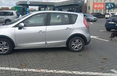 Минивэн Renault Megane Scenic 2011 в 