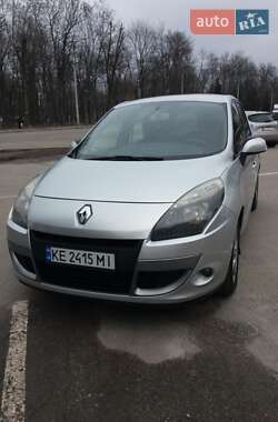 Минивэн Renault Megane Scenic 2011 в 