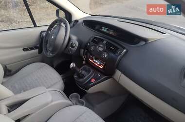 Минивэн Renault Megane Scenic 2005 в 