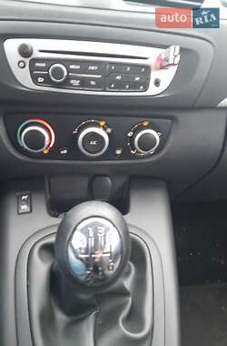 Мінівен Renault Megane Scenic 2016 в 