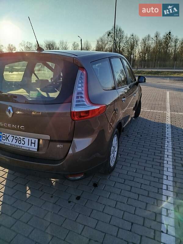 Мінівен Renault Megane Scenic 2011 в Дубні