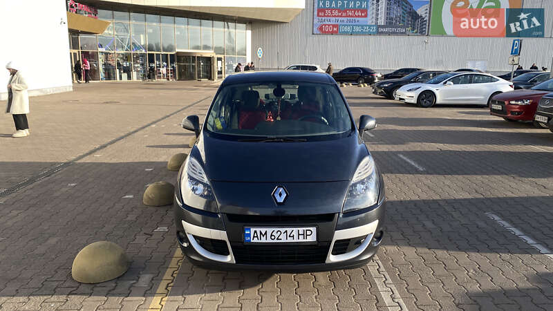 Минивэн Renault Megane Scenic 2010 в 