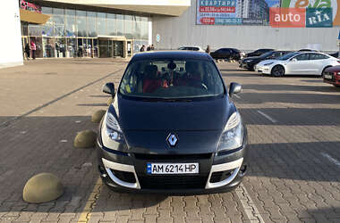 Минивэн Renault Megane Scenic 2010 в 