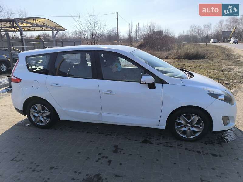 Минивэн Renault Megane Scenic 2011 в Лохвице