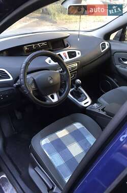 Минивэн Renault Megane Scenic 2009 в 