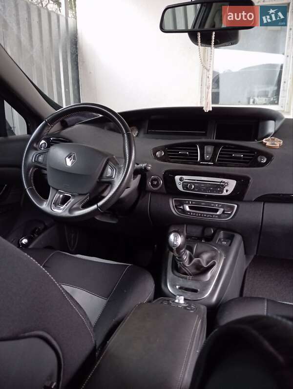 Минивэн Renault Megane Scenic 2013 в Вышгороде