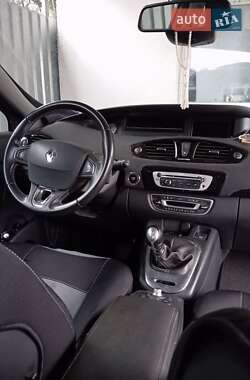 Минивэн Renault Megane Scenic 2013 в 