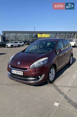 Минивэн Renault Megane Scenic 2012 в 
