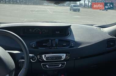 Минивэн Renault Megane Scenic 2012 в 