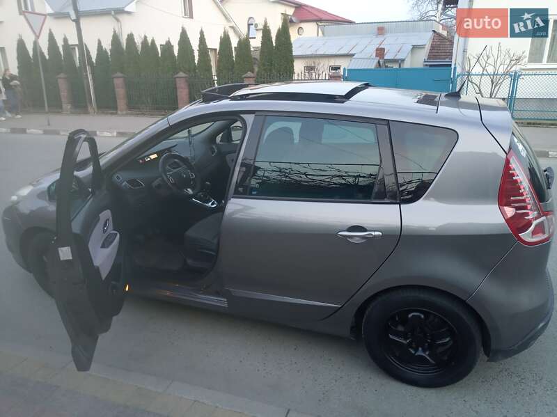 Renault Megane Scenic 2011