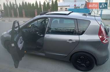 Мінівен Renault Megane Scenic 2011 в 