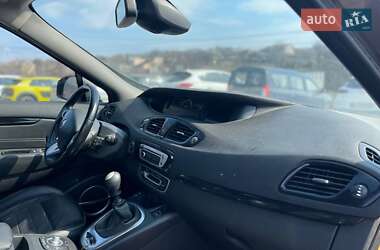 Минивэн Renault Megane Scenic 2012 в 
