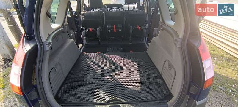Минивэн Renault Megane Scenic 2004 в Изюме