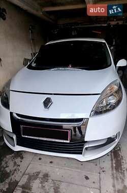 Минивэн Renault Megane Scenic 2012 в 
