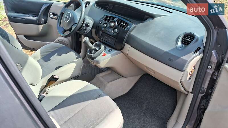 Минивэн Renault Megane Scenic 2003 в Царичанке