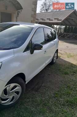 Минивэн Renault Megane Scenic 2012 в 