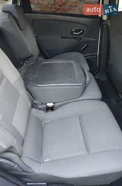 Минивэн Renault Megane Scenic 2012 в 