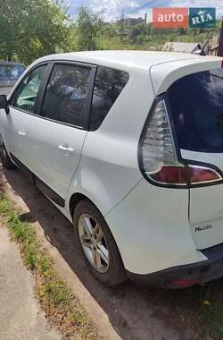 Минивэн Renault Megane Scenic 2012 в 