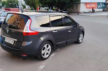 Минивэн Renault Megane Scenic 2011 в 