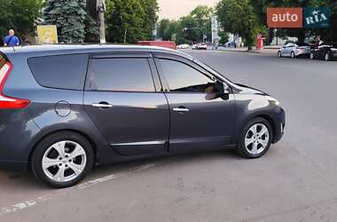Минивэн Renault Megane Scenic 2011 в 