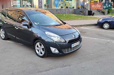 Минивэн Renault Megane Scenic 2011 в 