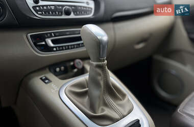 Минивэн Renault Megane Scenic 2009 в 