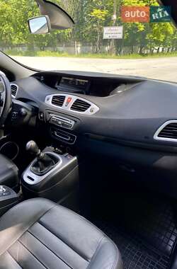 Минивэн Renault Megane Scenic 2010 в 