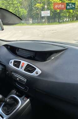 Минивэн Renault Megane Scenic 2010 в 