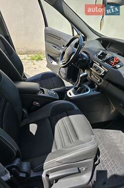 Минивэн Renault Megane Scenic 2015 в 