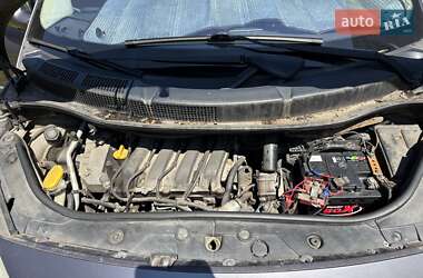 Минивэн Renault Megane Scenic 2003 в  фото 17 Минивэн Renault Megane Scenic 2003 в