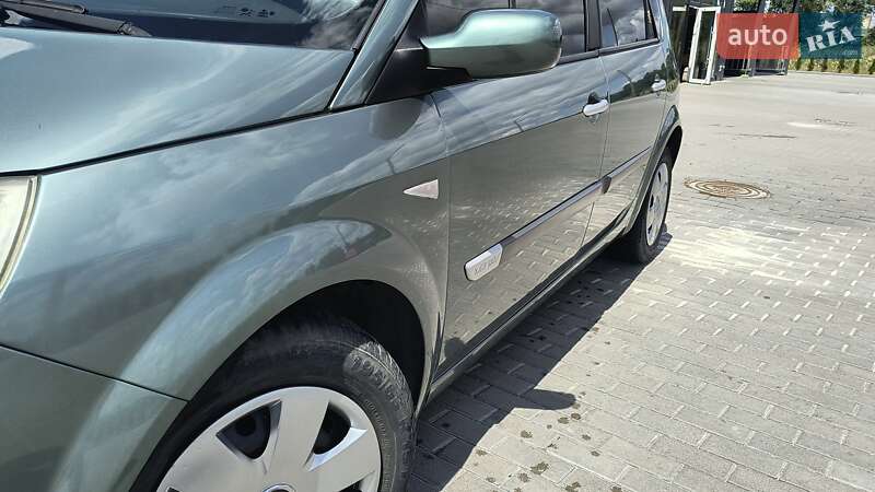 Минивэн Renault Megane Scenic 2005 в Золочеве