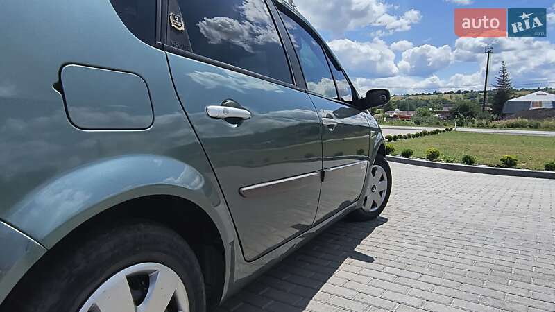 Минивэн Renault Megane Scenic 2005 в Золочеве