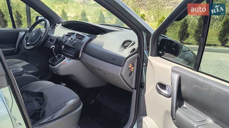 Минивэн Renault Megane Scenic 2005 в Золочеве